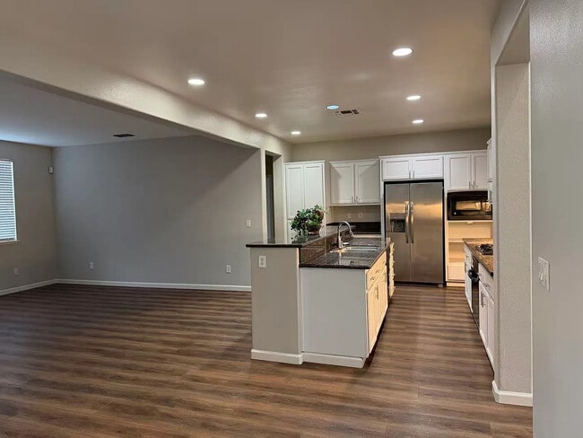 Building Photo - 2161 Tennis Ln