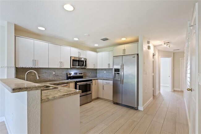 Building Photo - 3126 SW 128th Ave