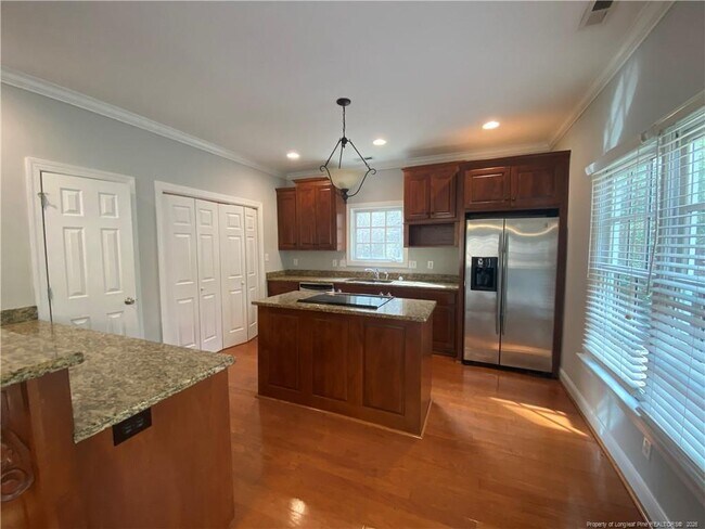 Building Photo - 320 Glenburney Dr