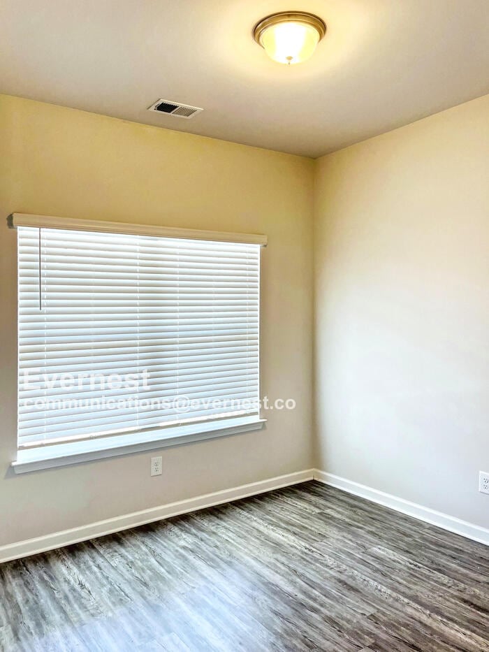 Building Photo - 2217 Silverton Dr