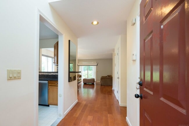 Building Photo - 113 Courtyard Ln