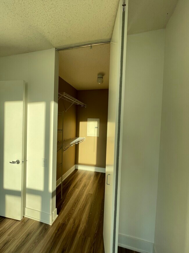 Building Photo - 400 N La Salle Dr