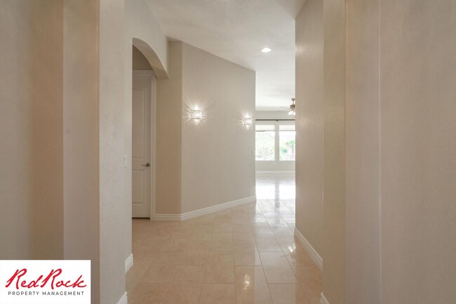 Building Photo - Stunning Home in Gated Community of Sun Ri...