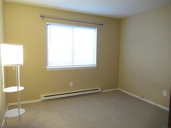 Building Photo - 67 Riverview Dr
