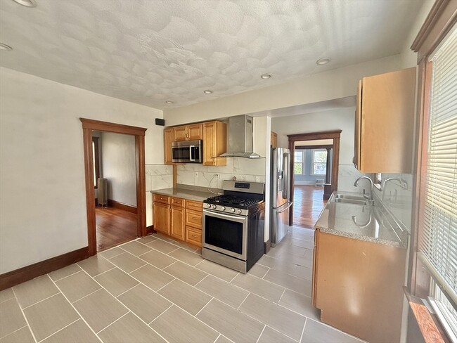Building Photo - 41 Dunbar Ave