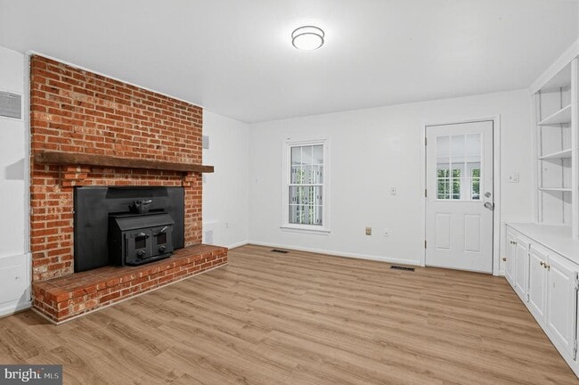 Building Photo - 6401 Wolf Run Hunt Ct