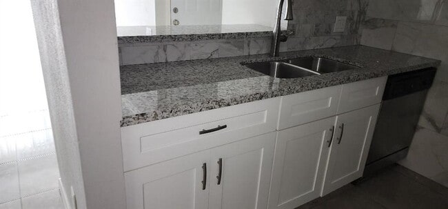 Building Photo - 10555 Turtlewood Ct