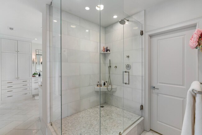 Building Photo - 2575 Peachtree Rd NE