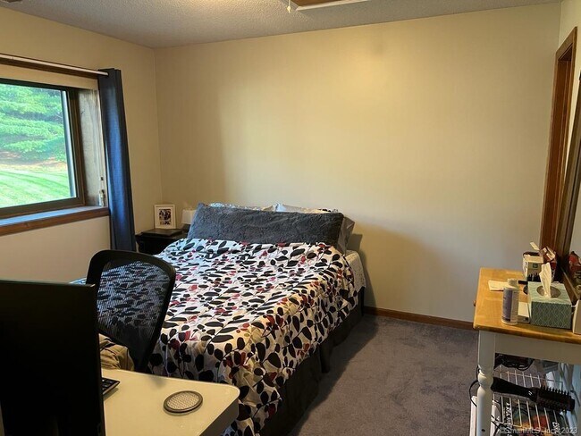 Building Photo - 1302 Summer Hill Dr