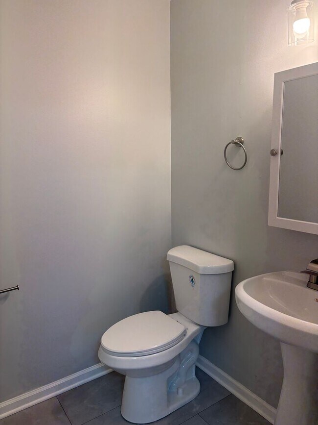 Building Photo - Charming & NEWLY Renovated 2-Bedroom Condo...