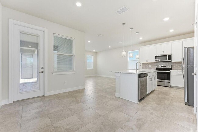 Building Photo - 14037 Kauai Dr