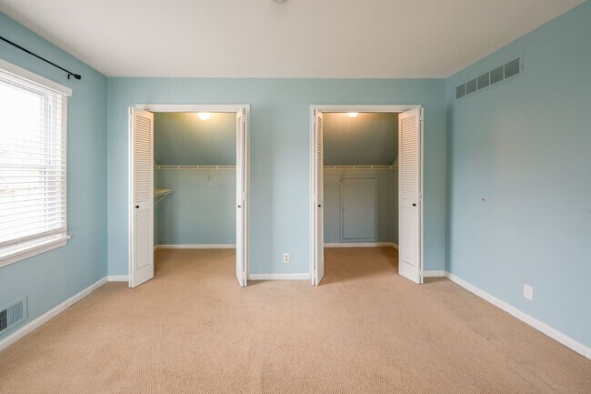 Building Photo - BEAUTIFUL CAPE COD IN BLUEGRASS ESTATES