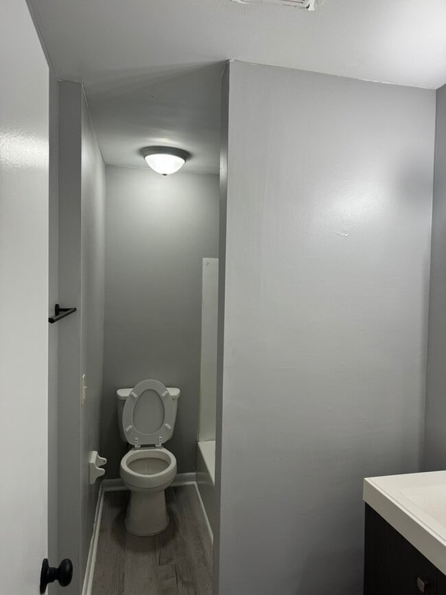 Building Photo - 1515 Rosedale Ave