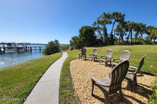 Building Photo - 405 Waterside Ln