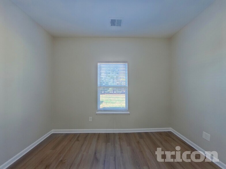 Building Photo - 3019 Burgess Dr