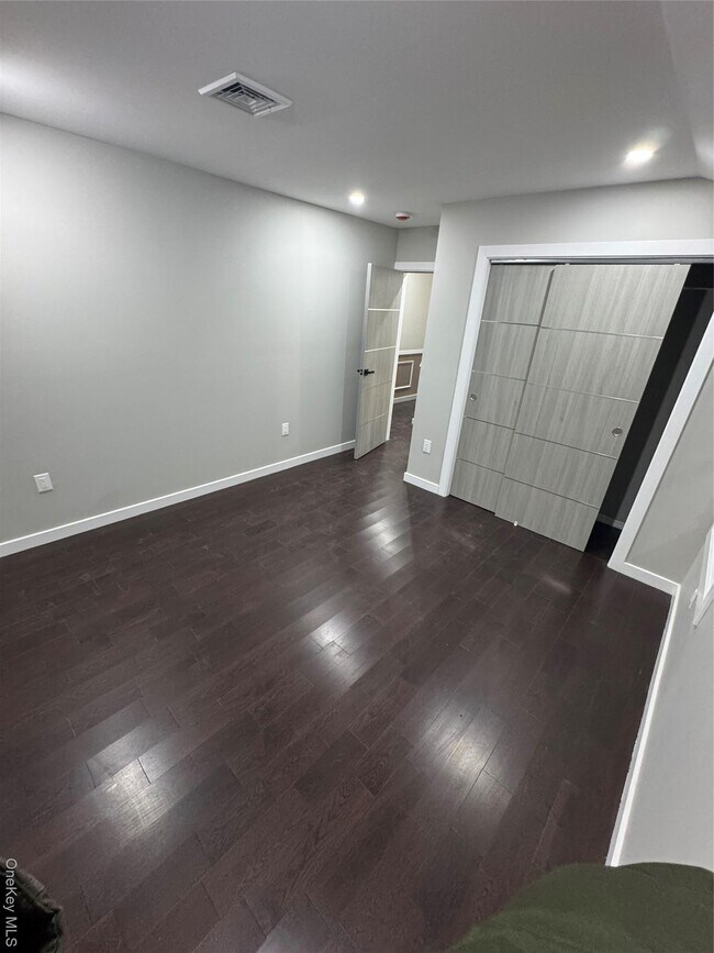 Building Photo - 167-20 140th Ave