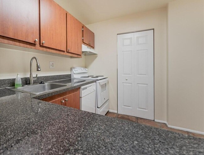 Building Photo - 7911 N Colony Cir