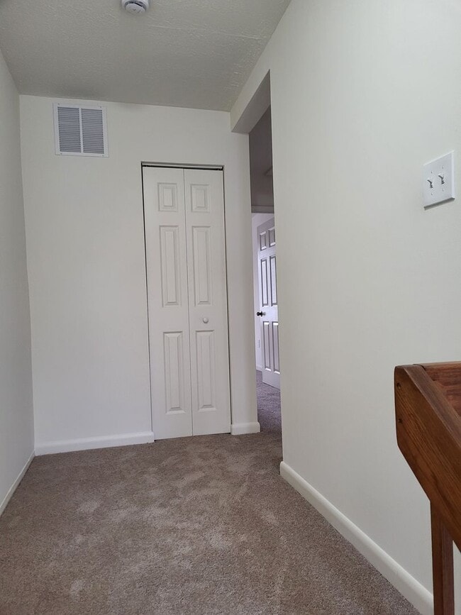 Building Photo - RENOVATED 3 Bedroom Community Treasure!