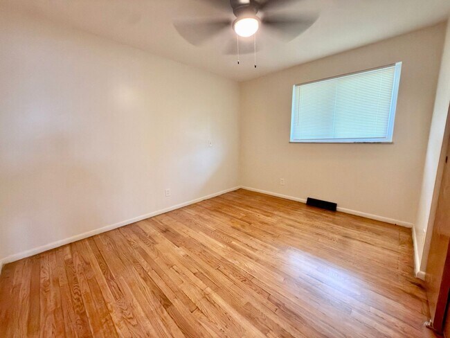 Building Photo - 7860 Sequoia Ct