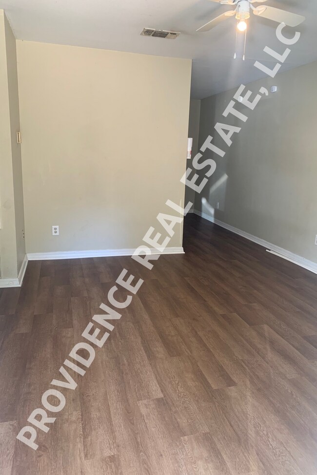 Building Photo - 1604 S Barnett Springs St