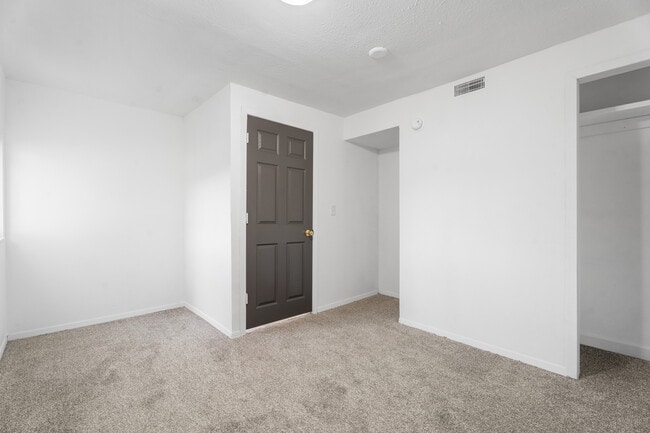 Building Photo - 1203 E Cherry St