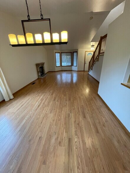 Dining Room - 3921 Magrath Rd