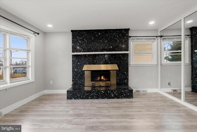 Building Photo - 517 Winters Ln