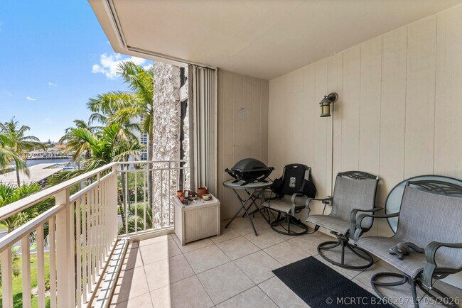 Building Photo - 2155 S Ocean Blvd