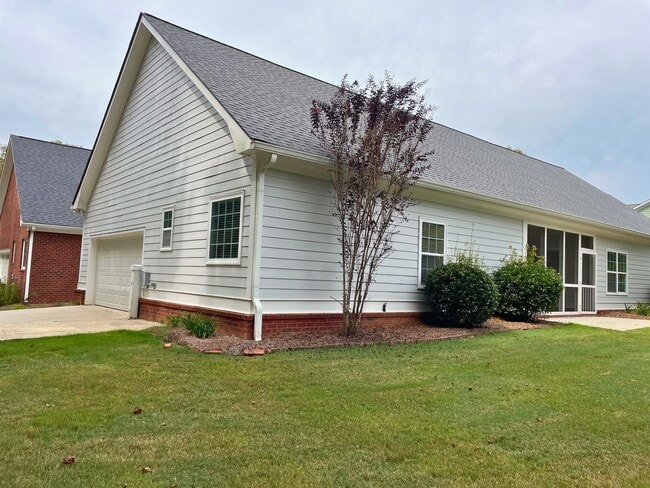 Building Photo - 2196 Eisenhower Ave