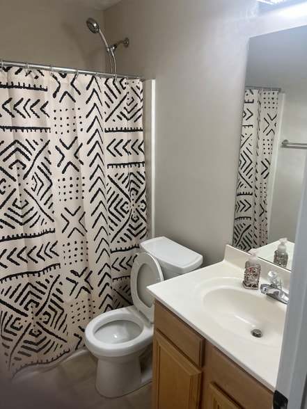 Building Photo - 5961 Grovegate Ln