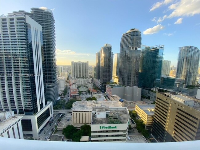 Building Photo - 951 Brickell Ave