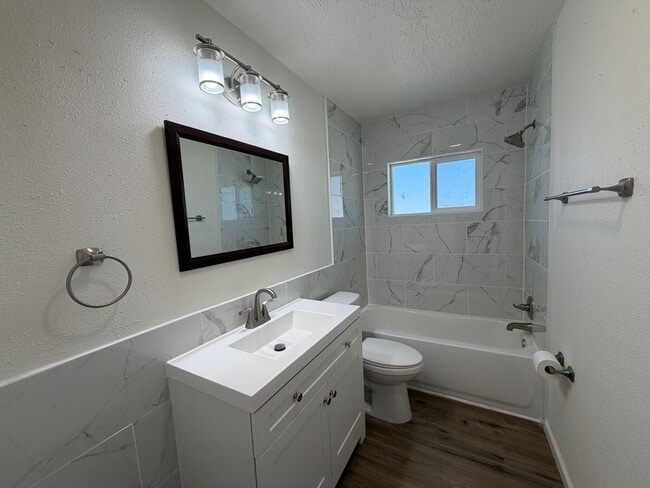 Building Photo - Updated 3 Bedroom Single Story Home Available Near Eubank Blvd NE & Constitution Ave NE!