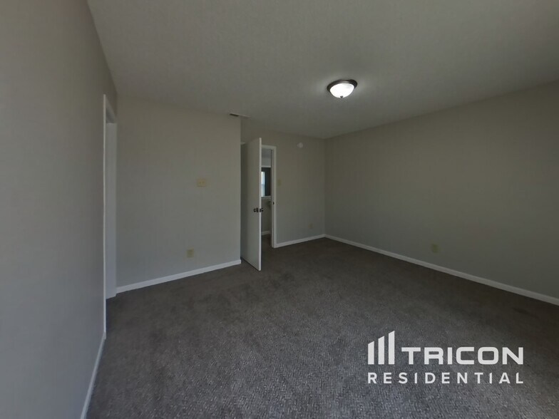 Building Photo - 10852 Wymm Ln