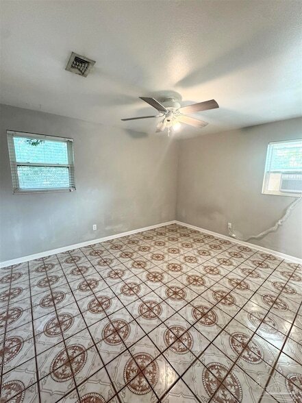 Building Photo - 802 Blue Springs Dr