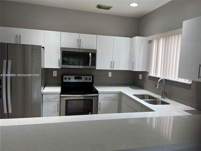 Building Photo - 3389 NE 4th St