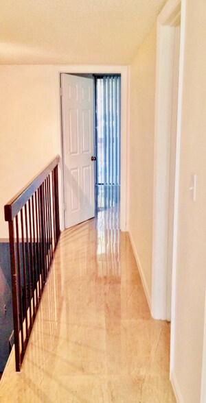 Building Photo - 747 SE 1st Way