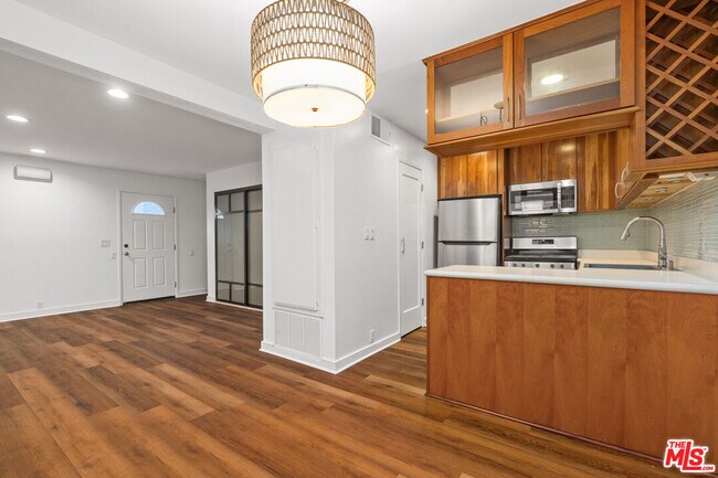 Building Photo - 2508 Arizona Ave