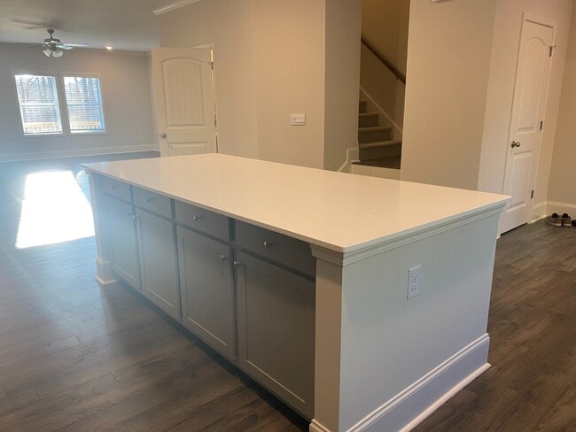 Building Photo - Modern 3-Story Townhome Near Woodstock High & Middle School