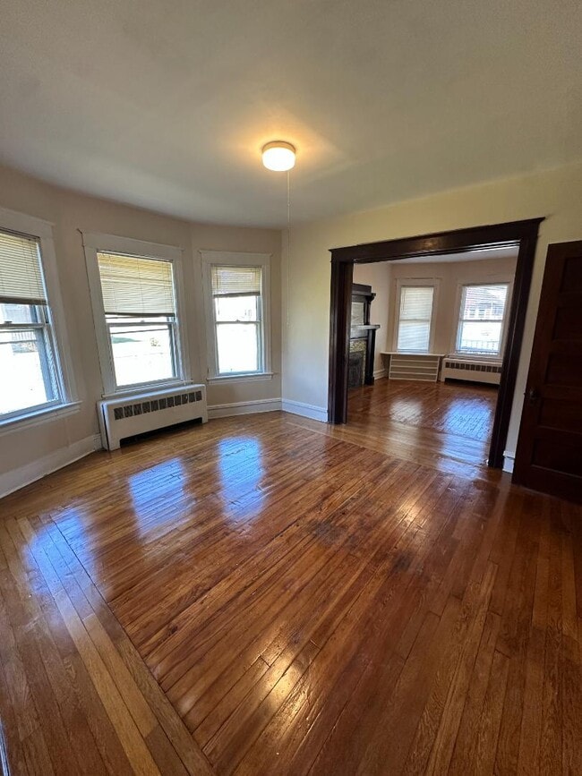 Building Photo - 612 7th St