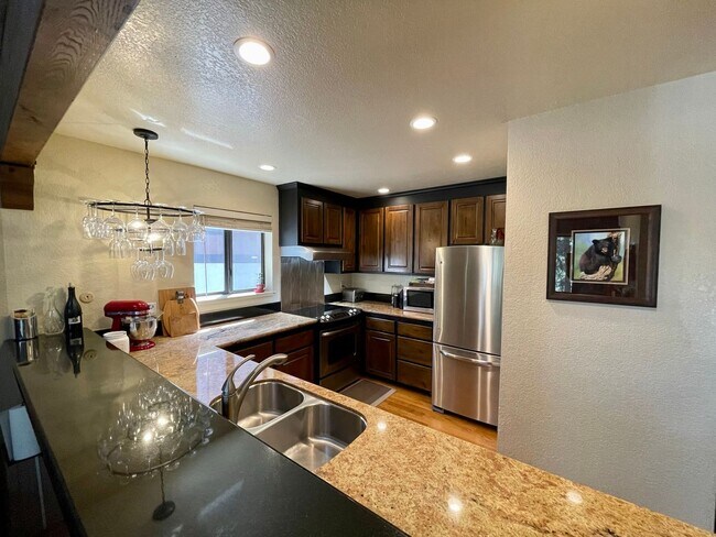 Building Photo - Beautiful Tri-Level Tahoe Tyrol 4 Bedroom ...