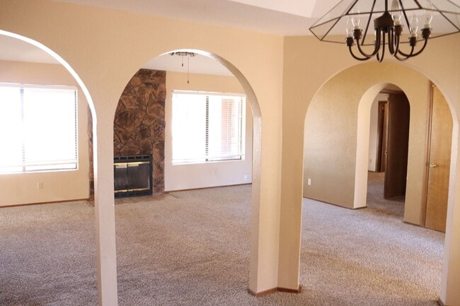 Building Photo - Country Club Estates Home