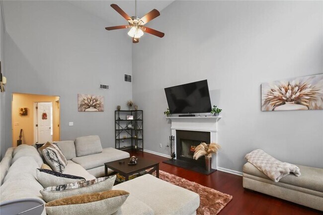 Building Photo - 1464 Gates Cir SE