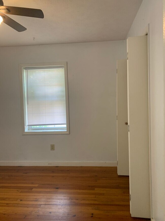 Building Photo - 718 Poplar Grove Rd