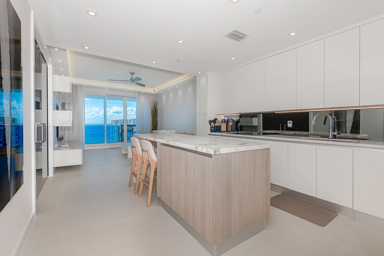 Building Photo - 2301 Collins Ave