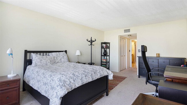 Building Photo - 4020 Galt Ocean Dr