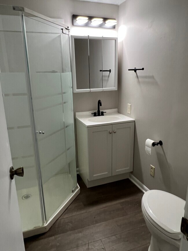 Building Photo - 3404 NW Rochester Road