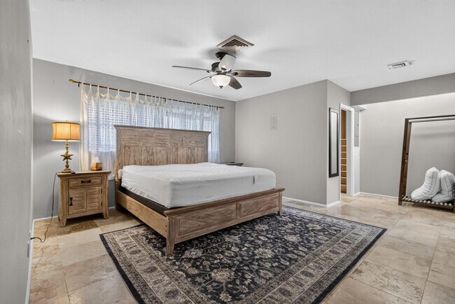 Building Photo - 213 Rio Vista Cir