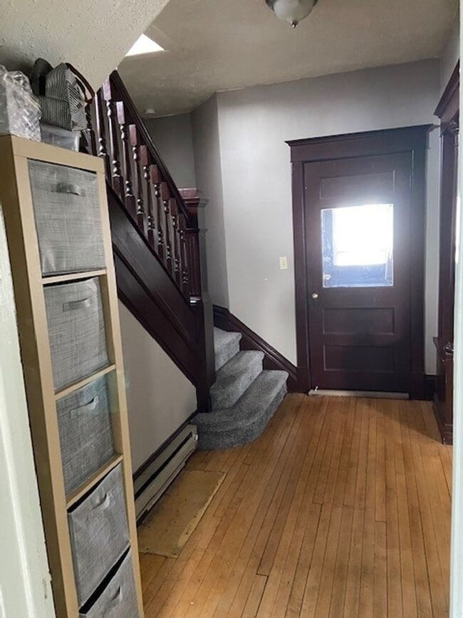 Building Photo - Charming 4 Bedroom 2 Bath House