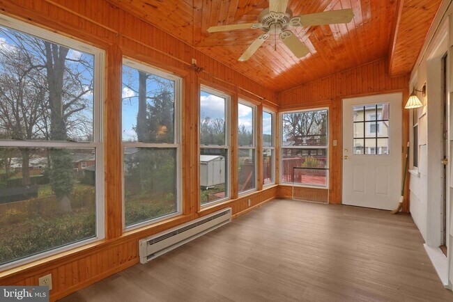 Building Photo - 7604 Queen Anne Dr