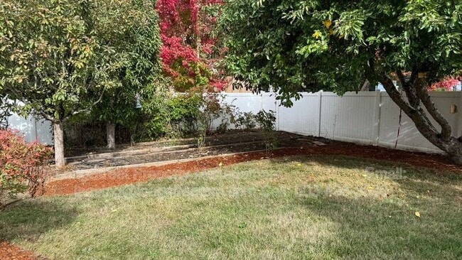 Building Photo - 2995 Fir Oaks Dr SW